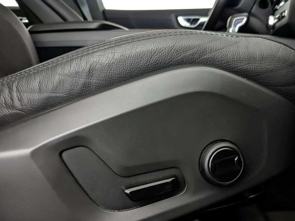 Б/У Вольво ИксЦ60 2021 года. Фото: #22