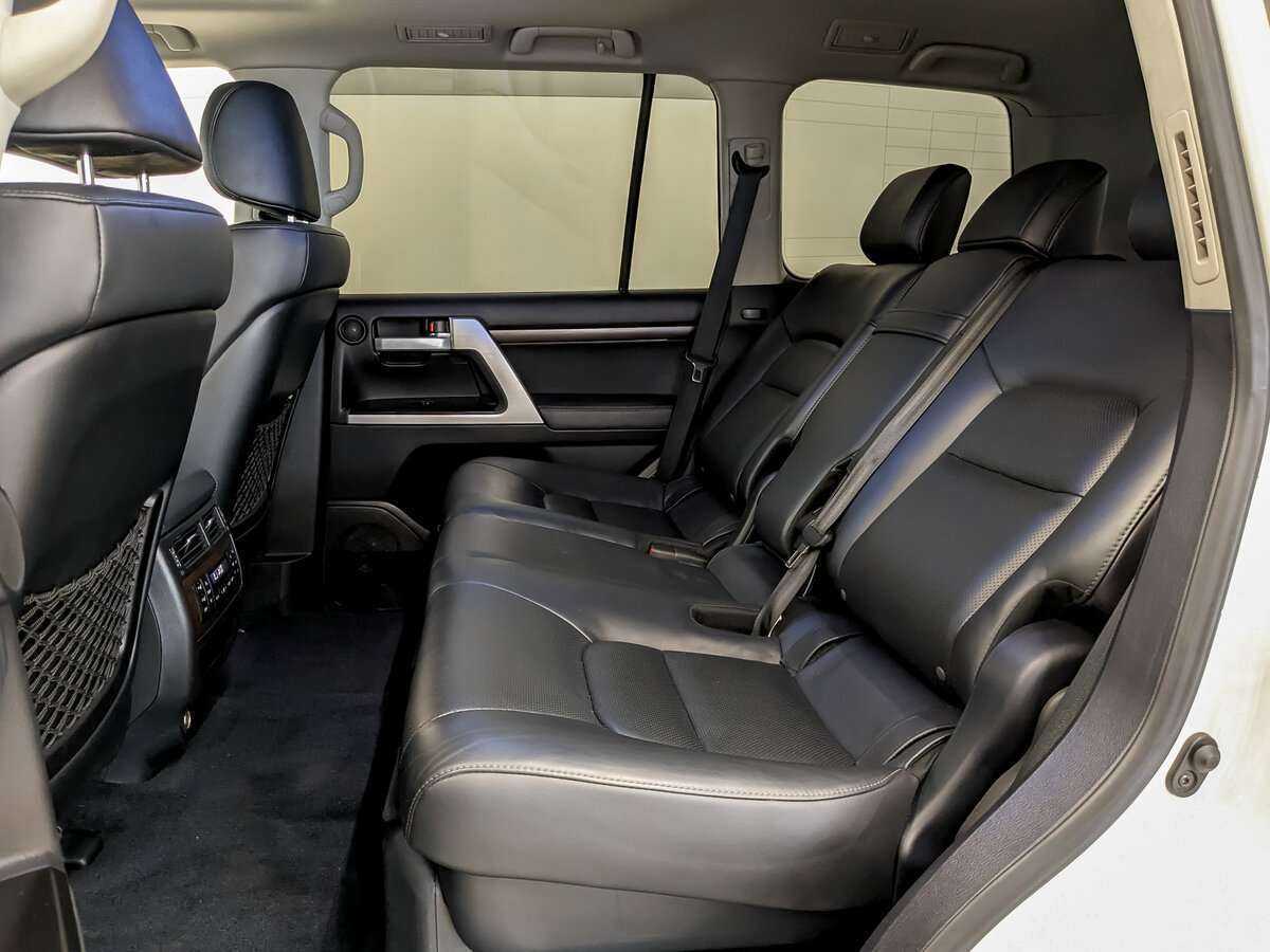 Б/У Тойота Лэнд Крузер 2017 года. Фото: #9