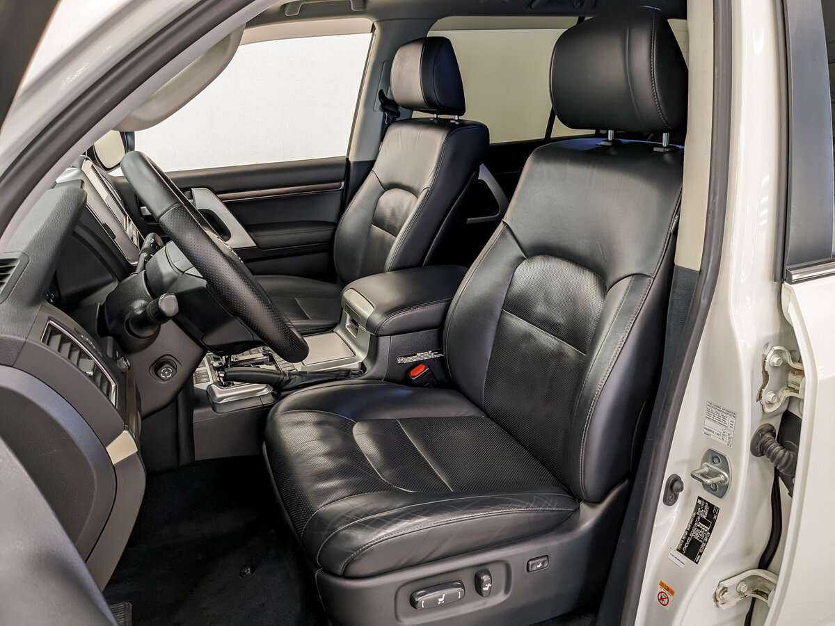 Б/У Тойота Лэнд Крузер 2017 года. Фото: #13