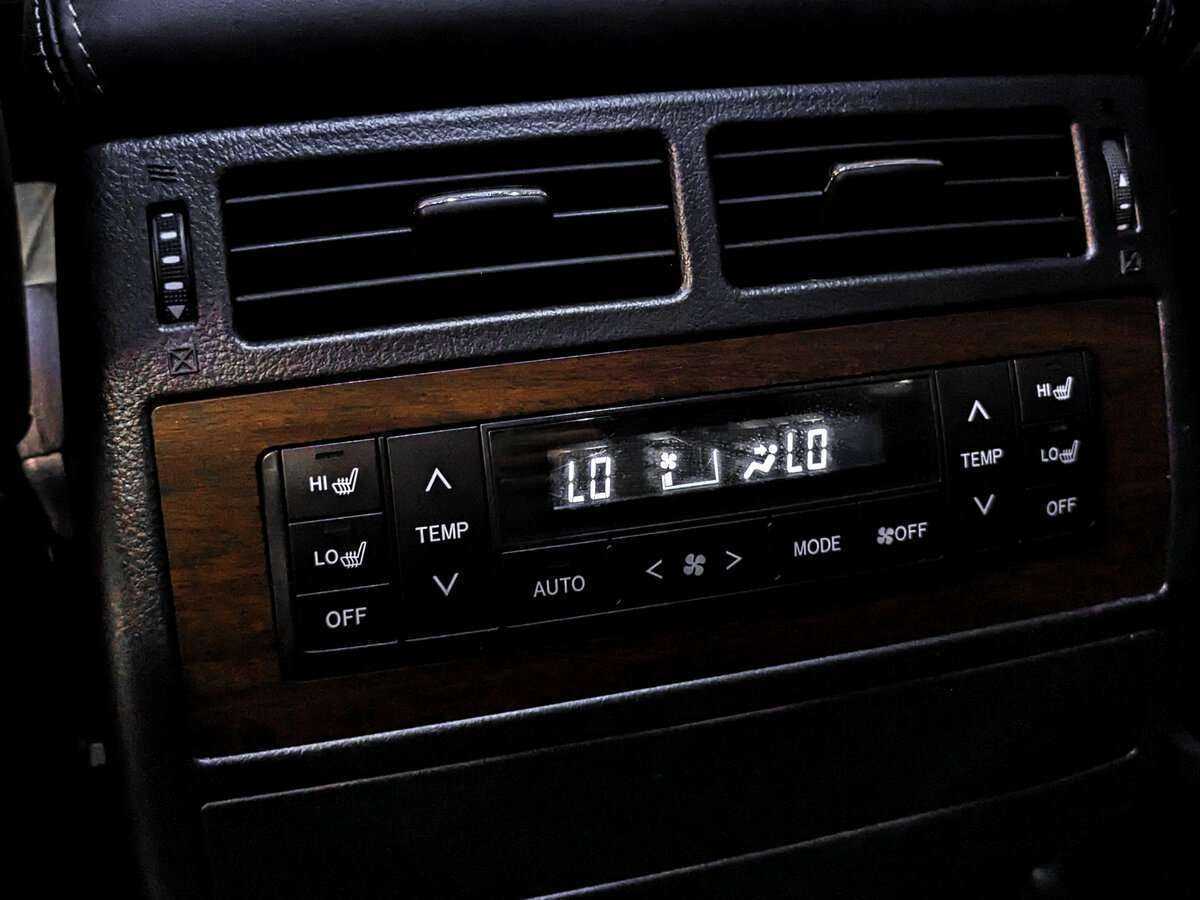 Б/У Тойота Лэнд Крузер 2017 года. Фото: #21