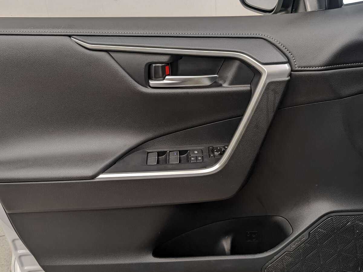 Б/У Тойота Рав4 2021 года. Фото: #14