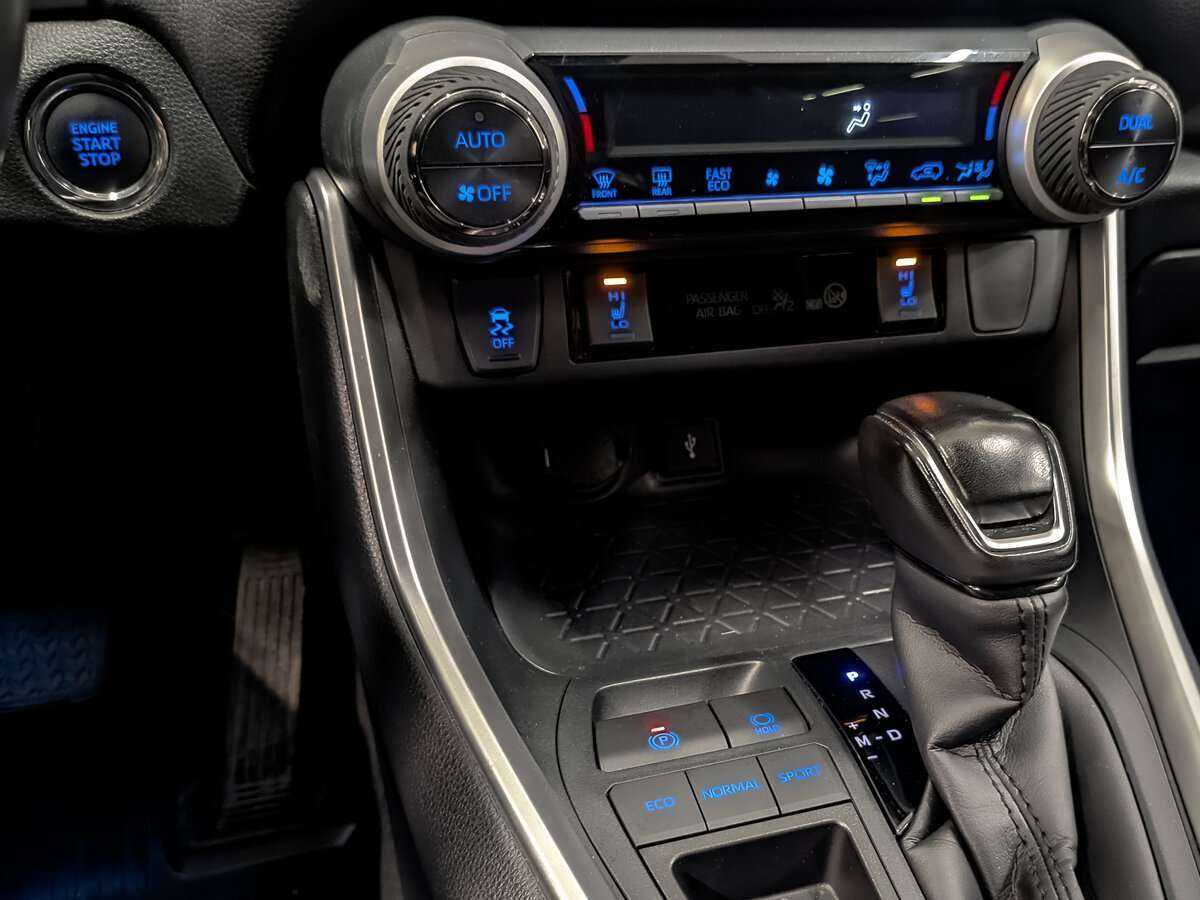 Б/У Тойота Рав4 2021 года. Фото: #21