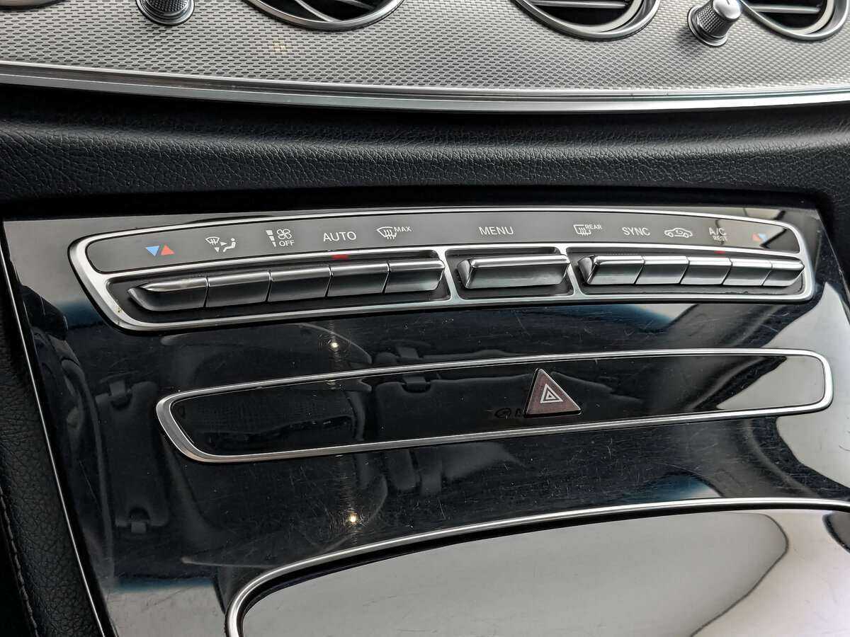 Б/У Мерседес-Бенц Е-Класс 2018 года. Фото: #20