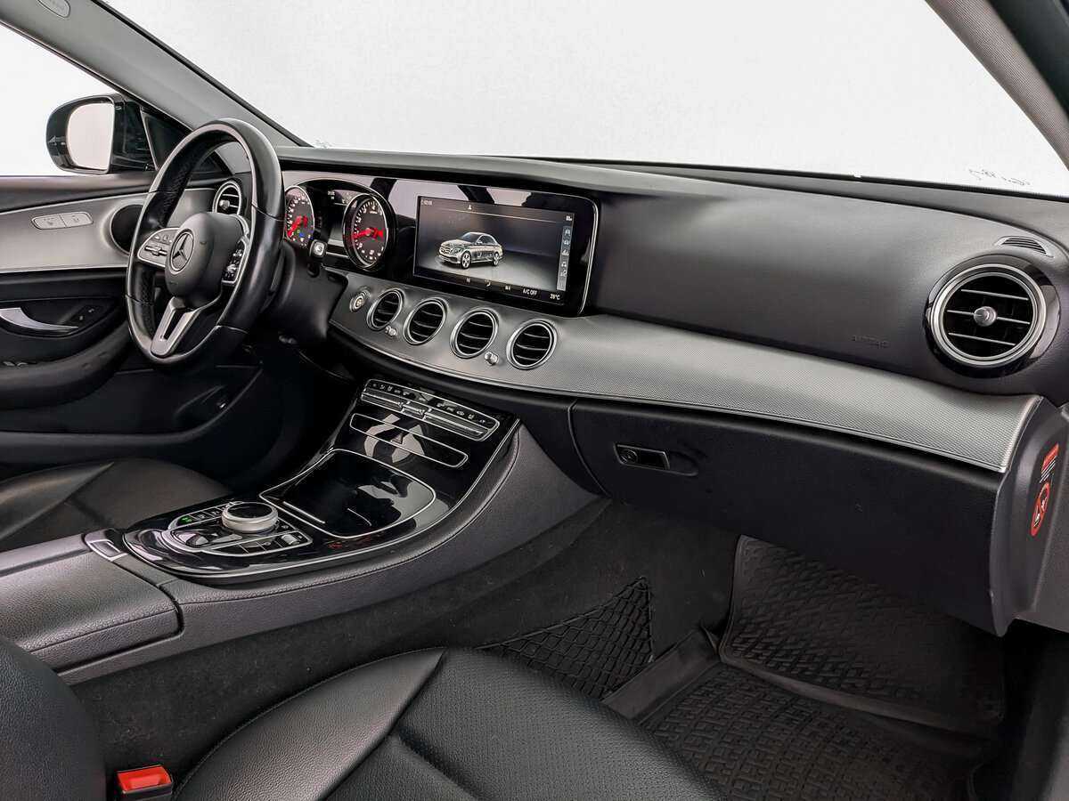 Б/У Мерседес-Бенц Е-Класс 2018 года. Фото: #8