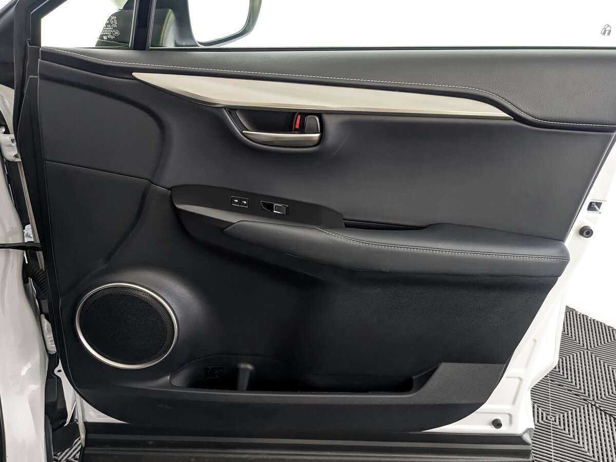 Б/У Лексус Н-Икс 2021 года. Фото: #22