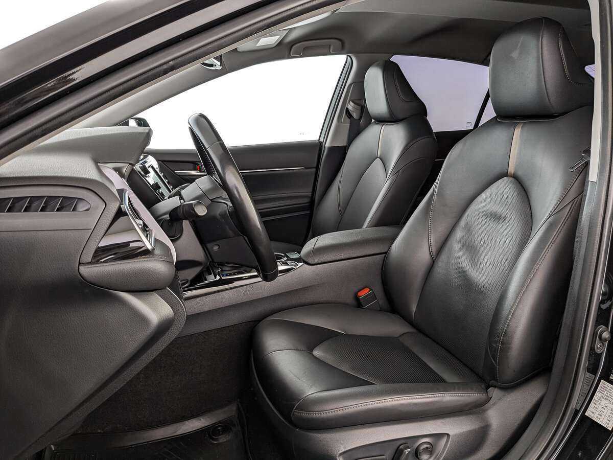 Б/У Тойота Камри 2019 года. Фото: #13