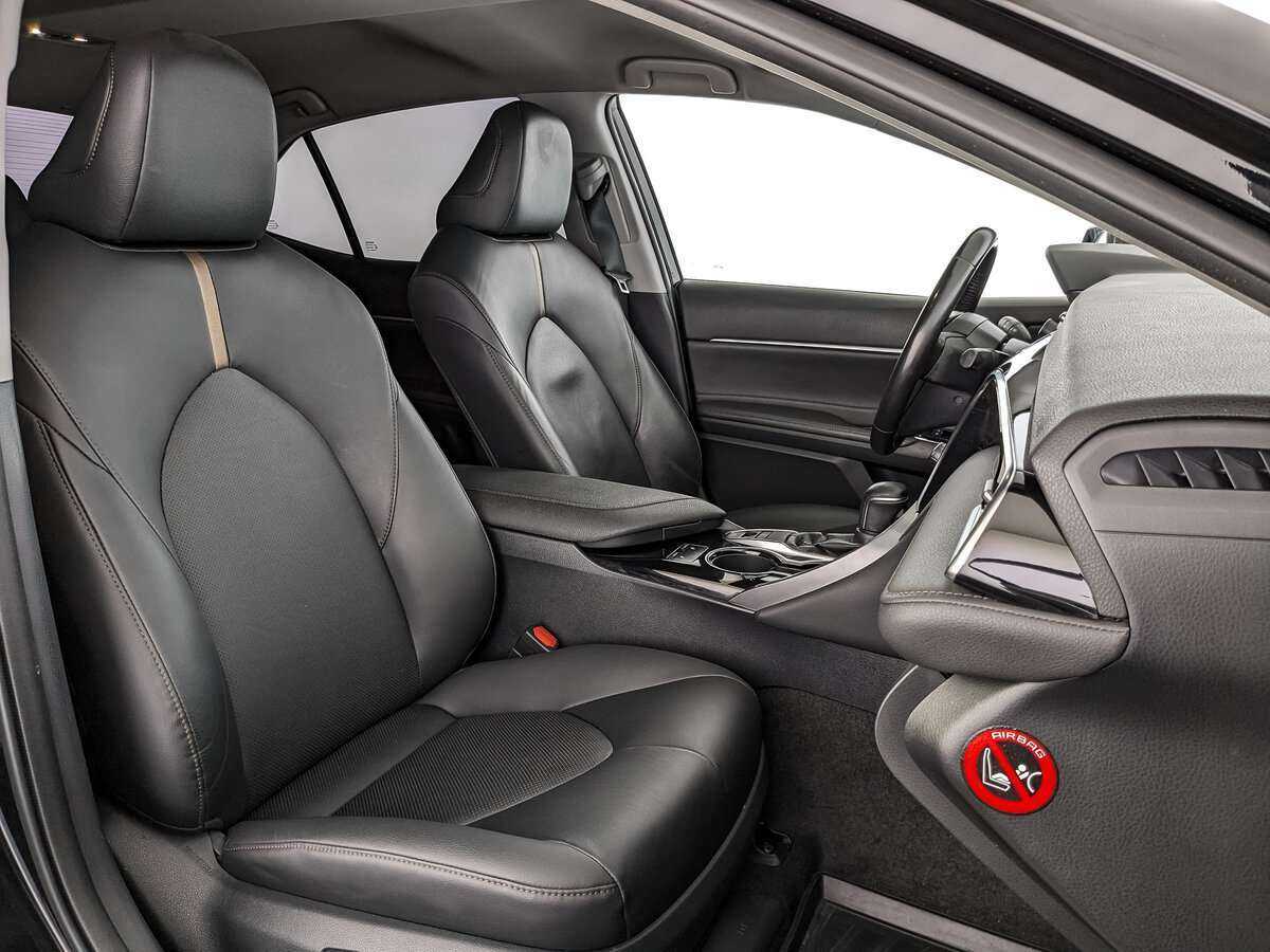 Б/У Тойота Камри 2019 года. Фото: #16