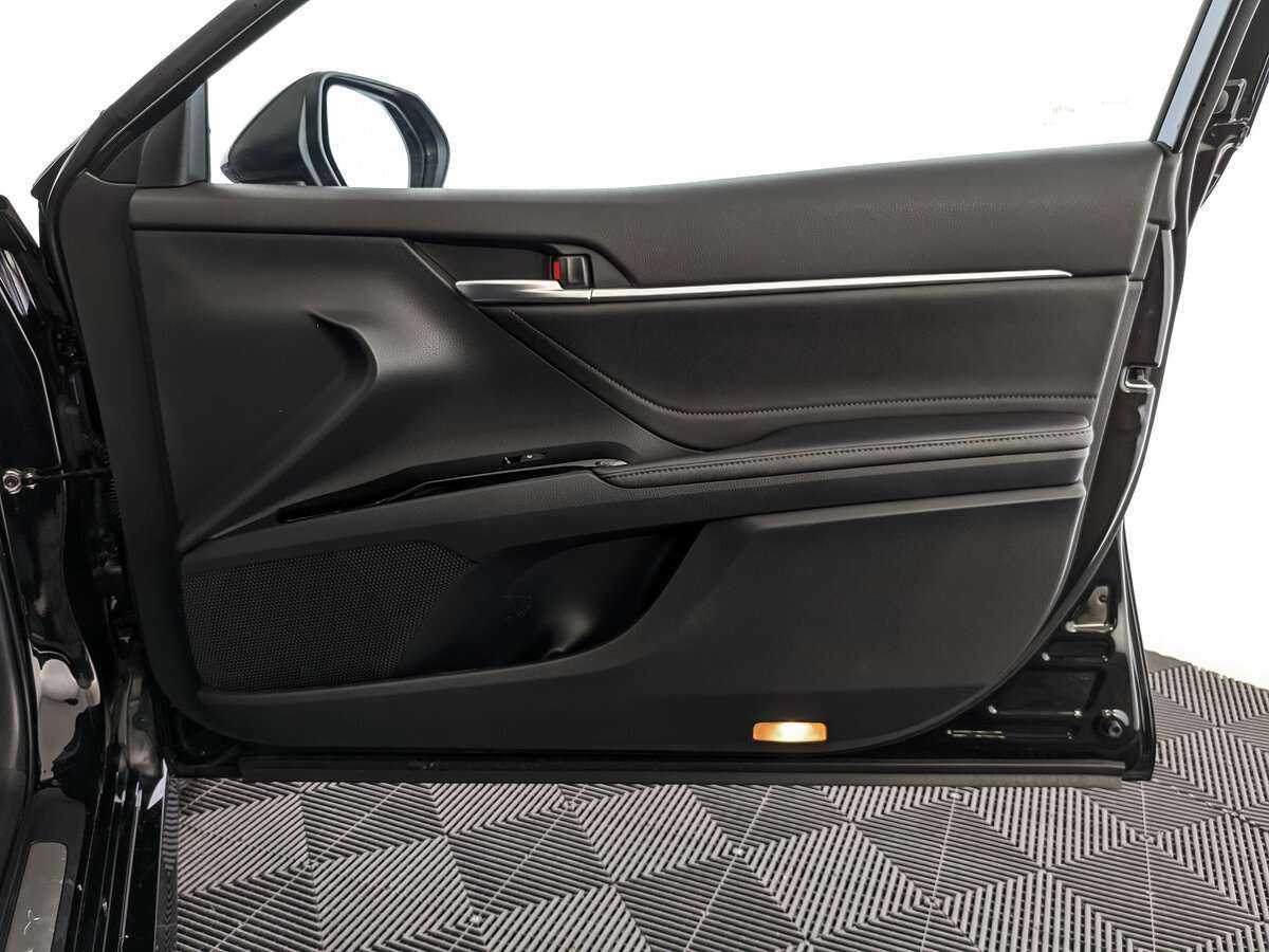 Б/У Тойота Камри 2019 года. Фото: #17