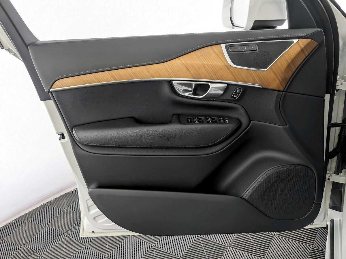 Б/У Вольво ИксЦ90 2021 года. Фото: #14