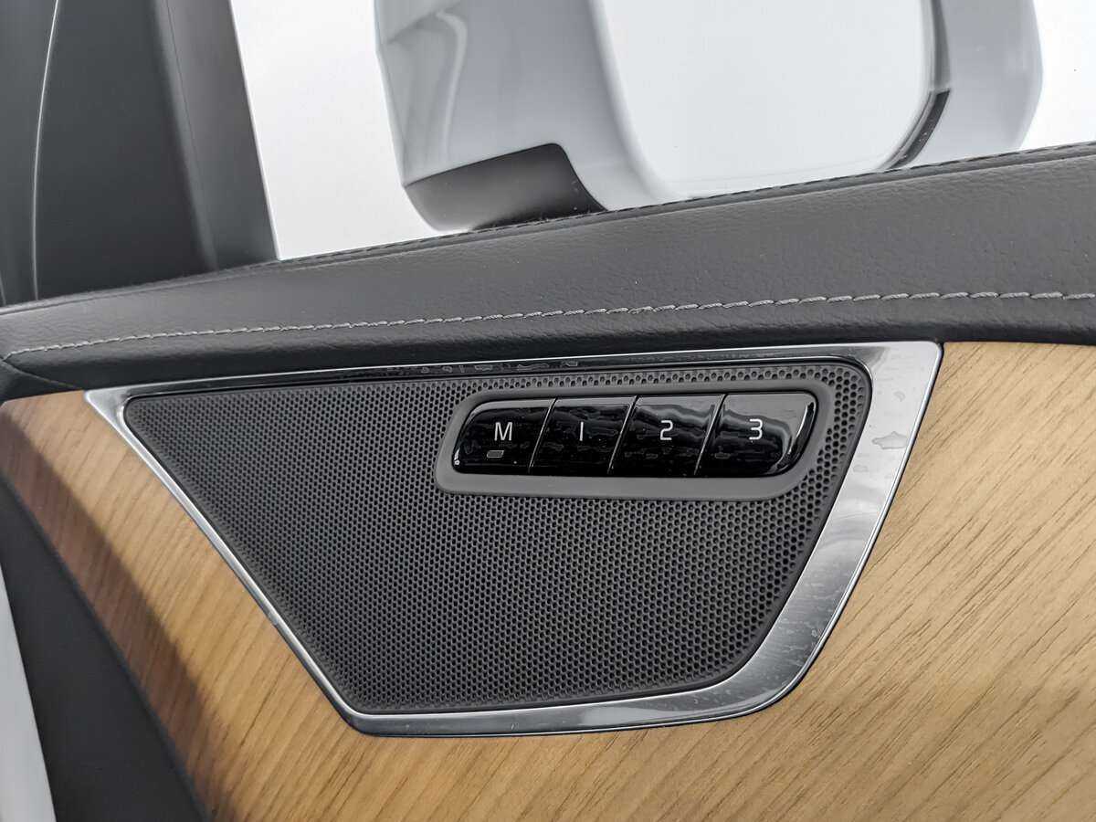 Б/У Вольво ИксЦ90 2021 года. Фото: #21