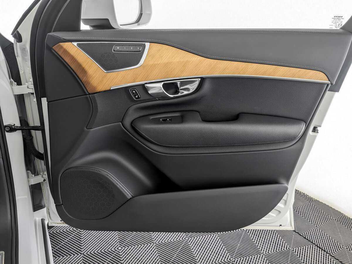 Б/У Вольво ИксЦ90 2021 года. Фото: #22