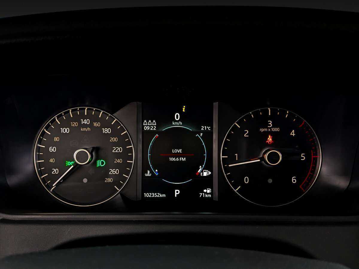 Б/У Лэнд Ровер Рэнж Ровер Велар 2020 года. Фото: #10