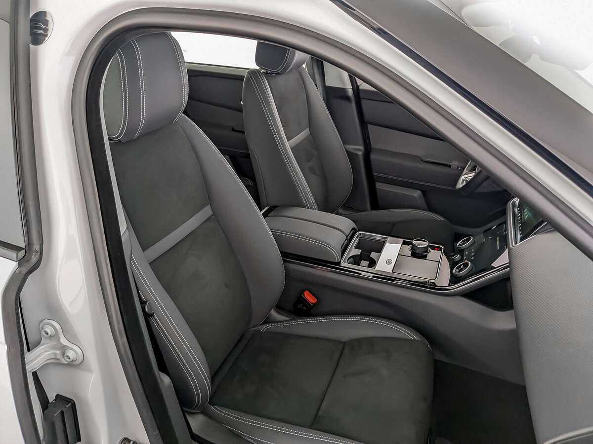 Б/У Лэнд Ровер Рэнж Ровер Велар 2020 года. Фото: #18