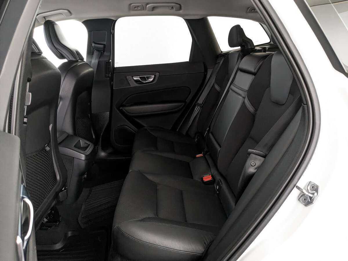 Б/У Вольво ИксЦ60 2019 года. Фото: #13