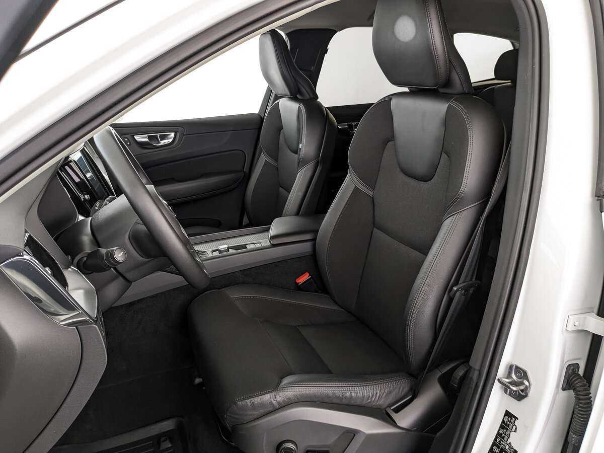 Б/У Вольво ИксЦ60 2019 года. Фото: #15