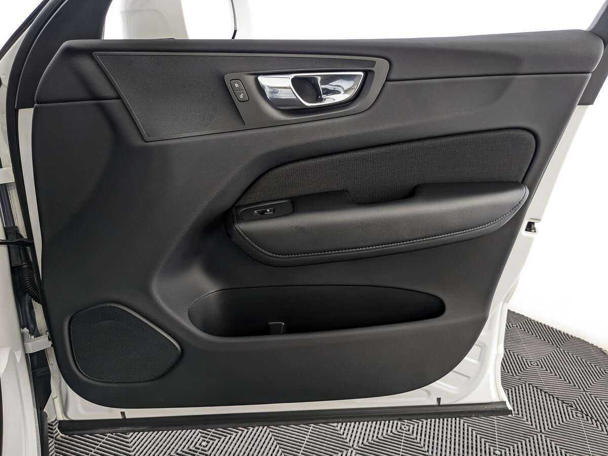 Б/У Вольво ИксЦ60 2019 года. Фото: #20