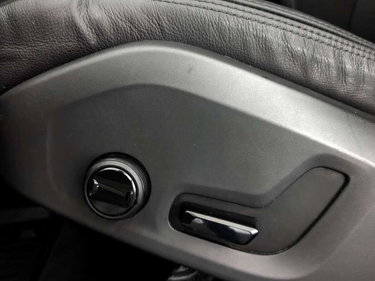 Б/У Вольво ИксЦ60 2019 года. Фото: #22