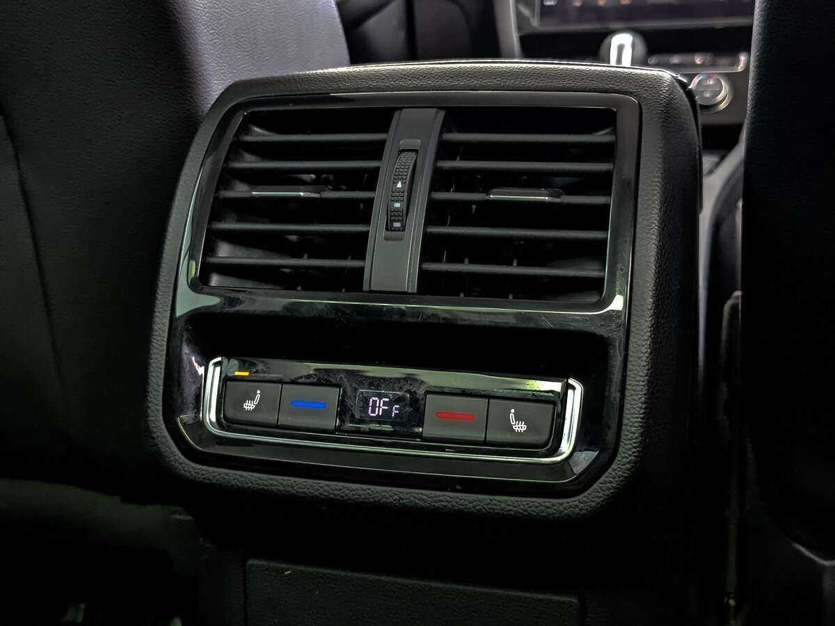 Б/У Фольксваген Пассат 2019 года. Фото: #21