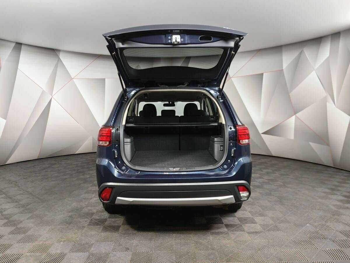 Б/У Митсубиши Оутлэндер 2018 года. Фото: #17