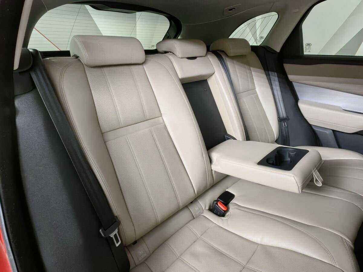 Б/У Лэнд Ровер Рэнж Ровер Велар 2018 года. Фото: #11