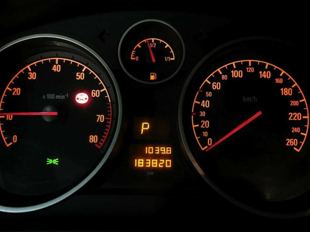 Б/У Опель Астра 2011 года. Фото: #17