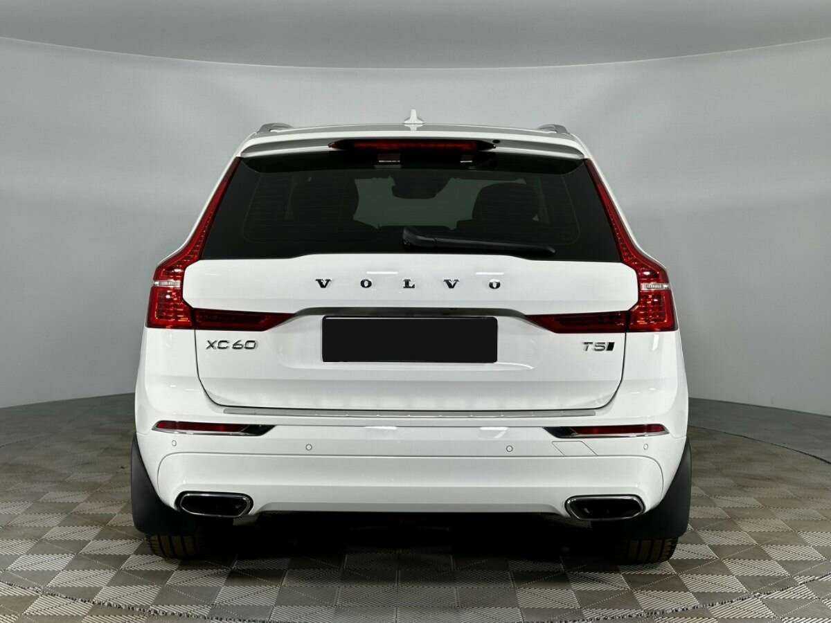 Б/У Вольво ИксЦ60 2021 года. Фото: #3