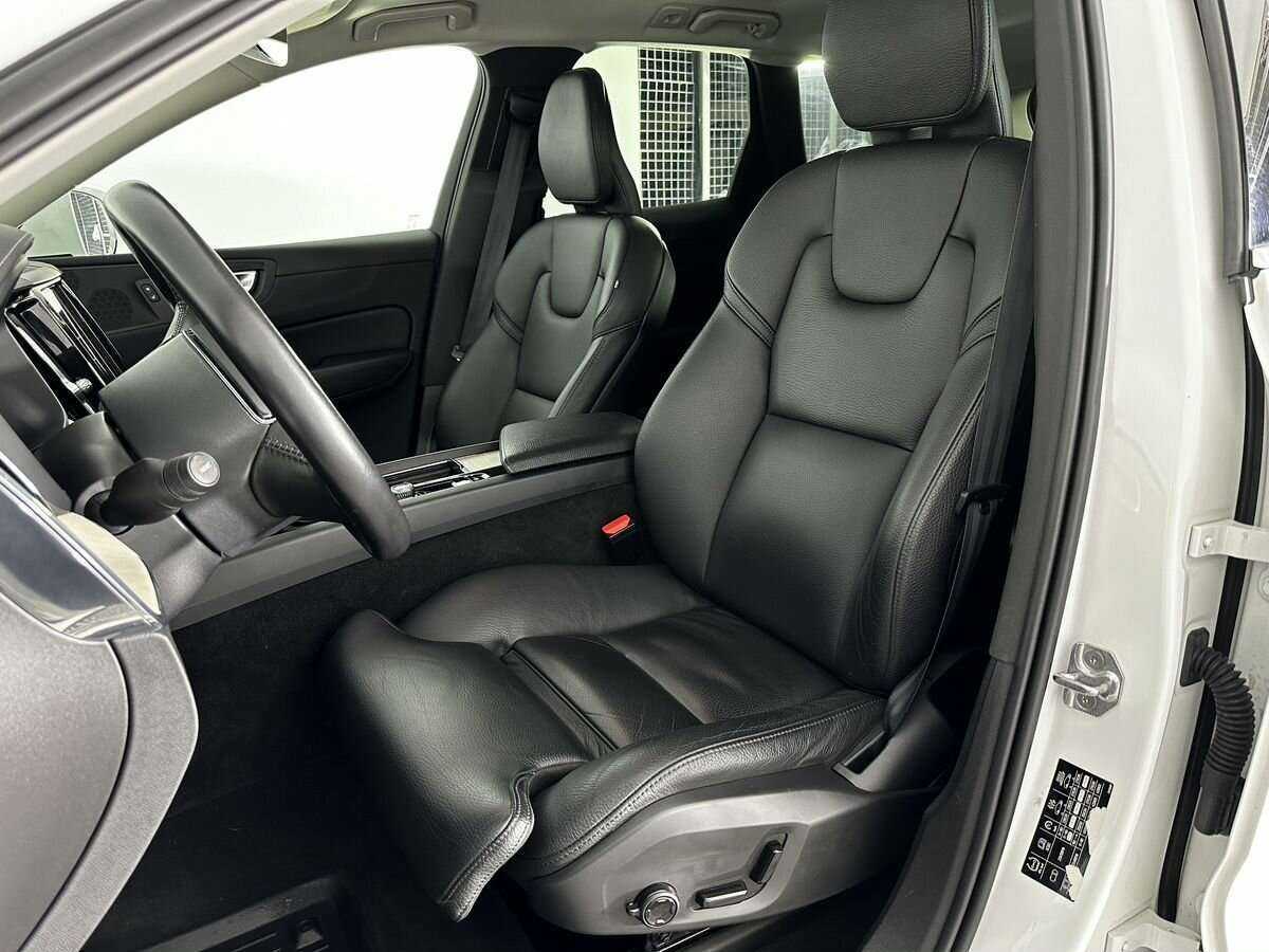 Б/У Вольво ИксЦ60 2021 года. Фото: #7