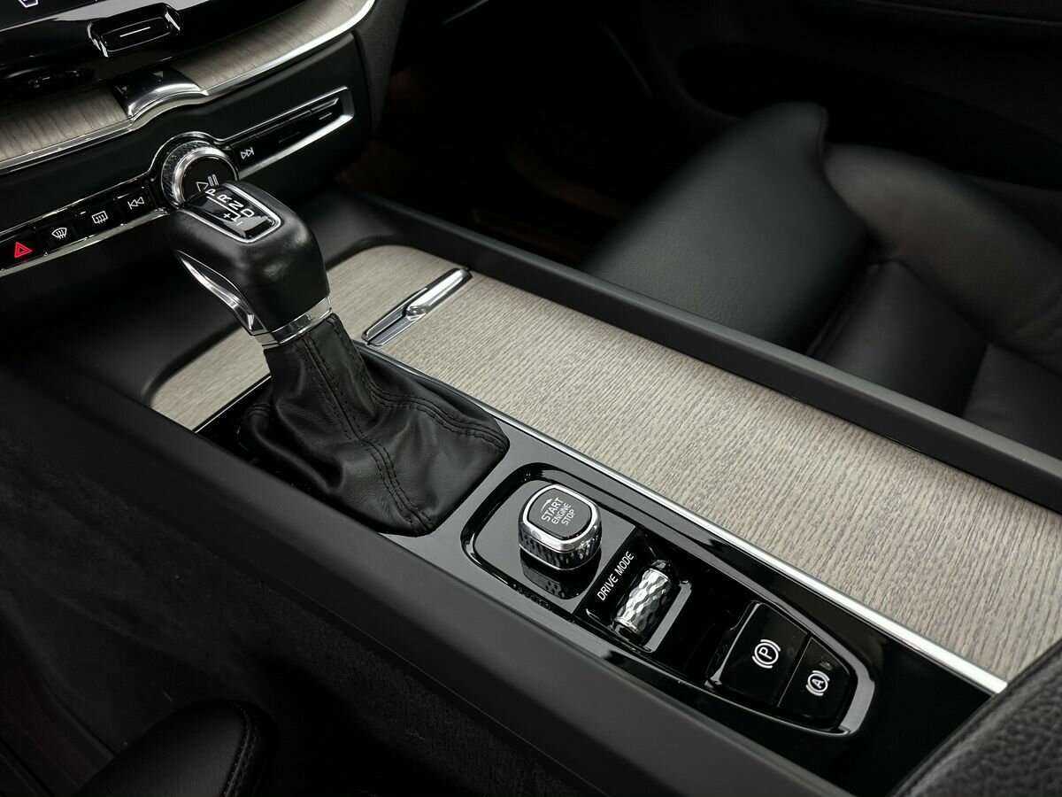 Б/У Вольво ИксЦ60 2021 года. Фото: #14