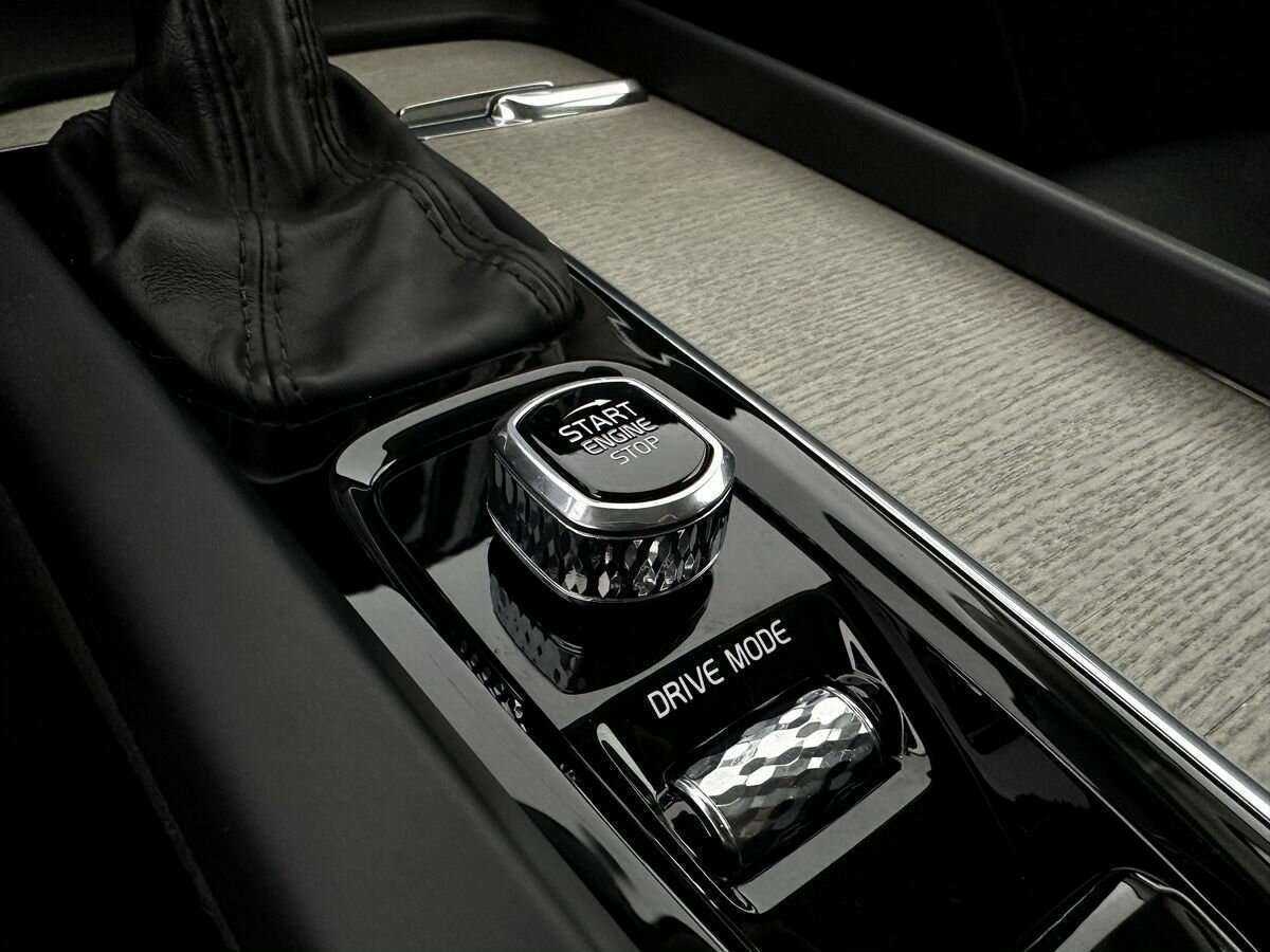 Б/У Вольво ИксЦ60 2021 года. Фото: #15