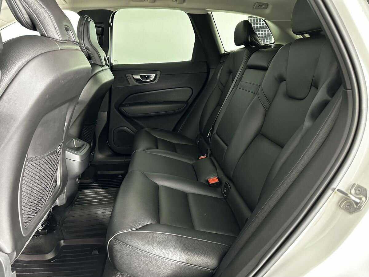 Б/У Вольво ИксЦ60 2021 года. Фото: #16