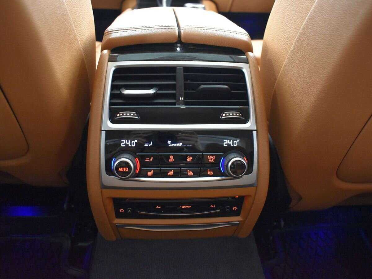 Б/У БМВ 7 серии 2020 года. Фото: #16