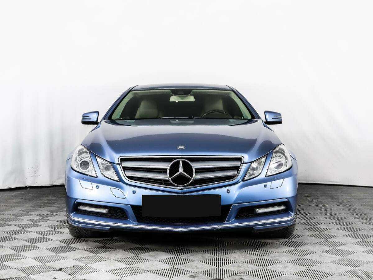 Б/У Мерседес-Бенц Е-Класс 2012 года. Фото: #1