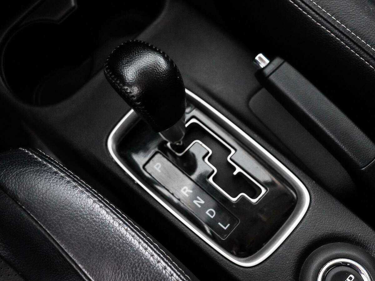 Б/У Митсубиши Оутлэндер 2016 года. Фото: #10