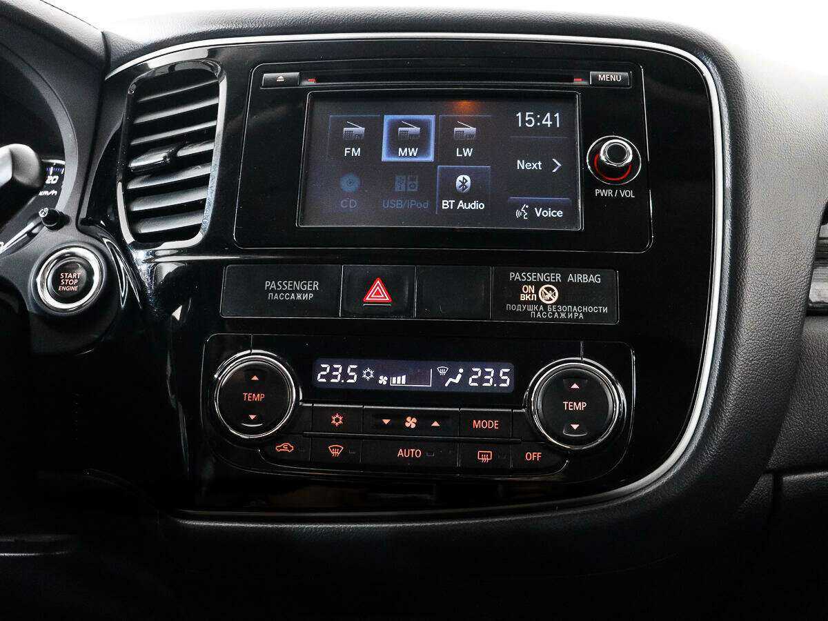 Б/У Митсубиши Оутлэндер 2016 года. Фото: #14