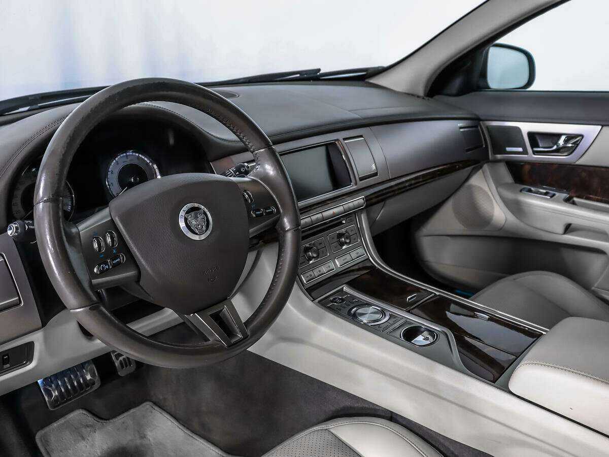 Б/У Ягуар ИксФ 2008 года. Фото: #8