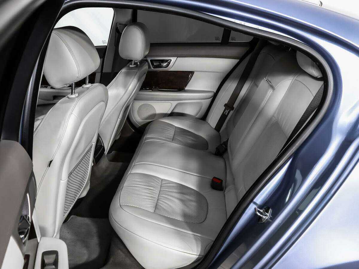 Б/У Ягуар ИксФ 2008 года. Фото: #12