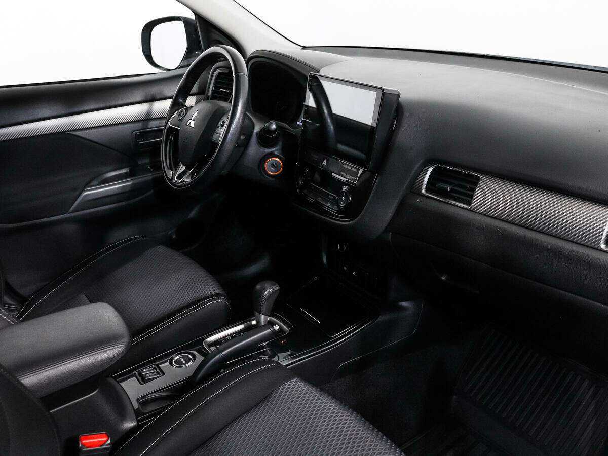 Б/У Митсубиши Оутлэндер 2018 года. Фото: #11