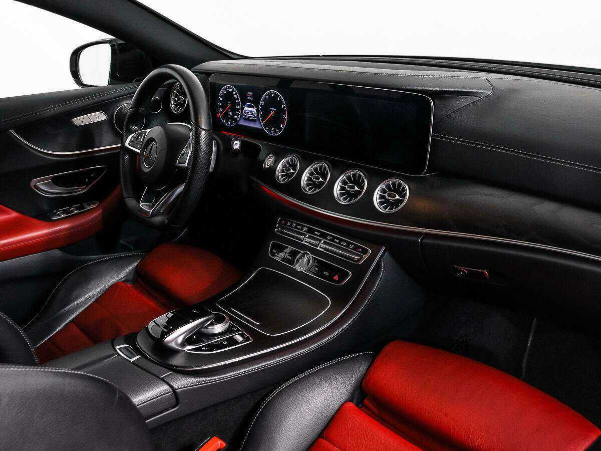 Б/У Мерседес-Бенц Е-Класс 2017 года. Фото: #10