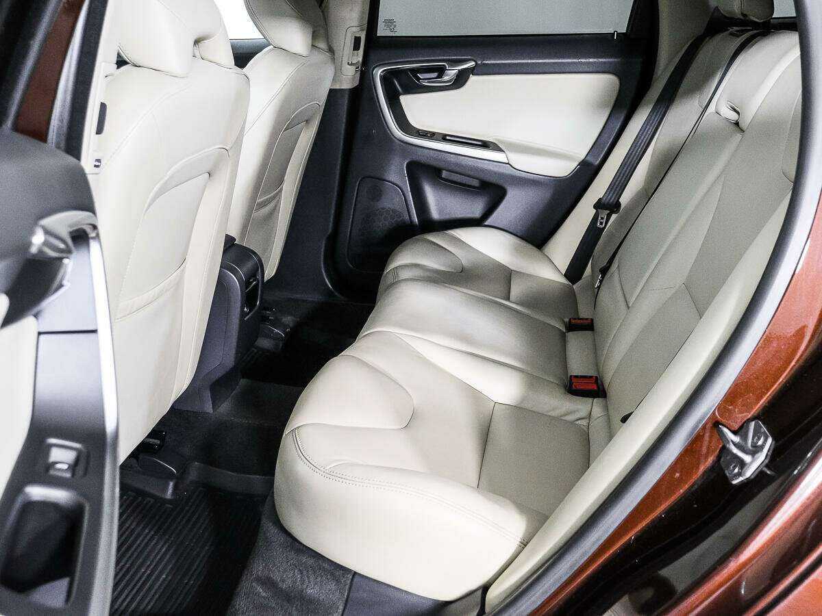 Б/У Вольво ИксЦ60 2014 года. Фото: #11