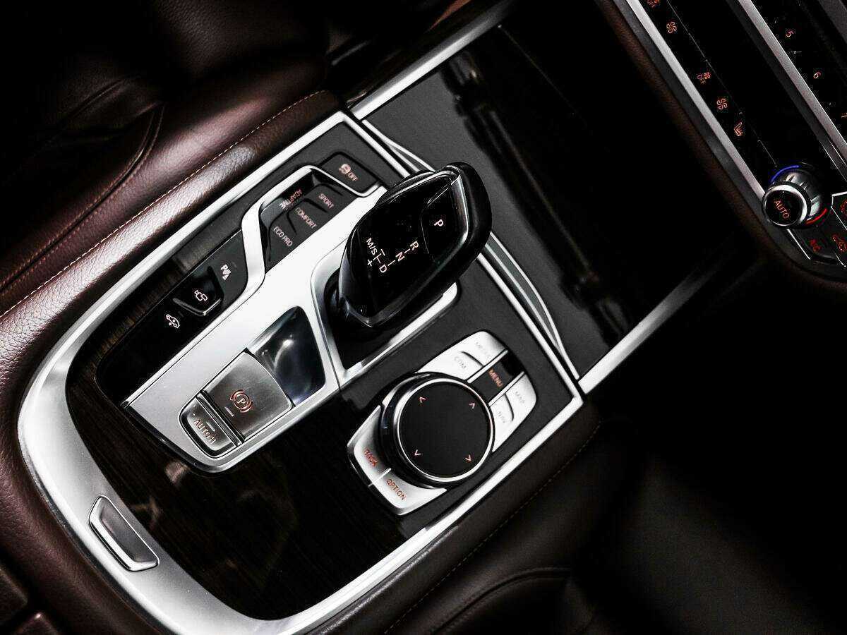 Б/У БМВ 7 серии 2016 года. Фото: #11