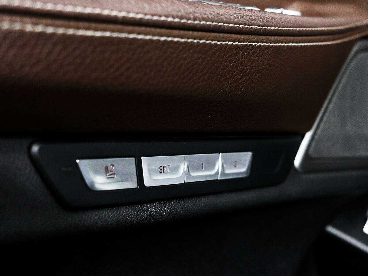 Б/У БМВ 7 серии 2016 года. Фото: #13