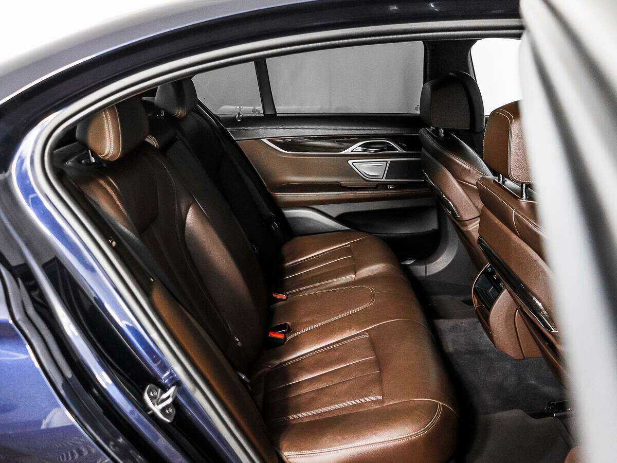 Б/У БМВ 7 серии 2016 года. Фото: #15