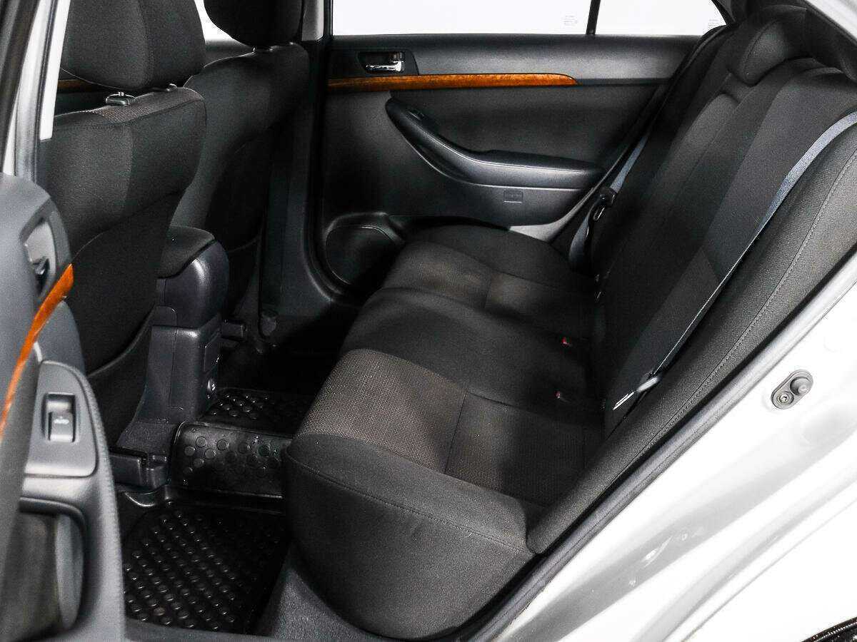 Б/У Тойота Авенсис 2006 года. Фото: #9