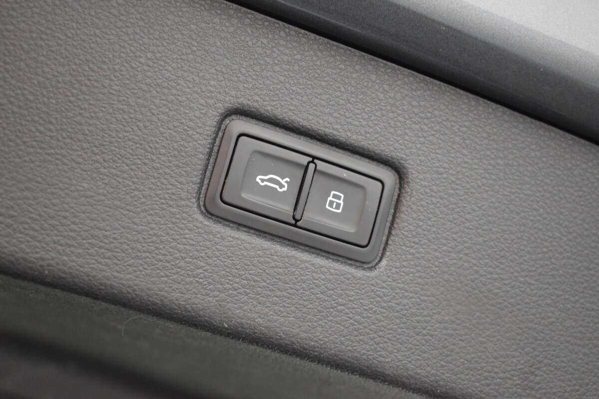 Б/У Ауди К7 2016 года. Фото: #6