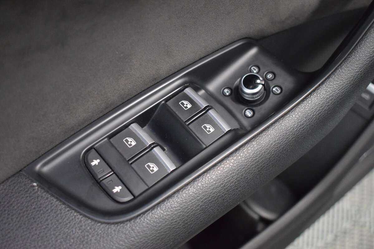 Б/У Ауди К7 2016 года. Фото: #8