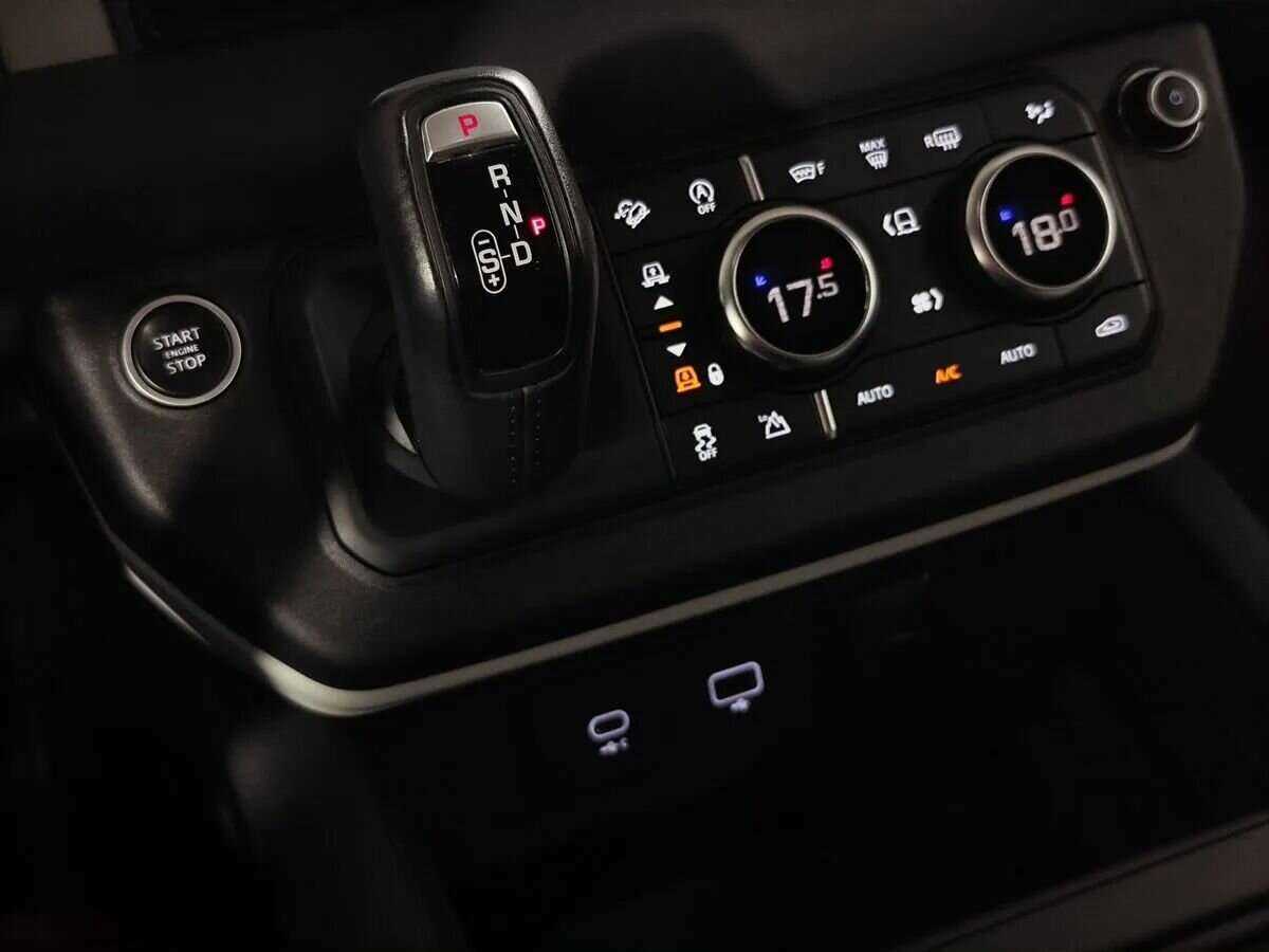 Б/У Лэнд Ровер Дефендер 2021 года. Фото: #14