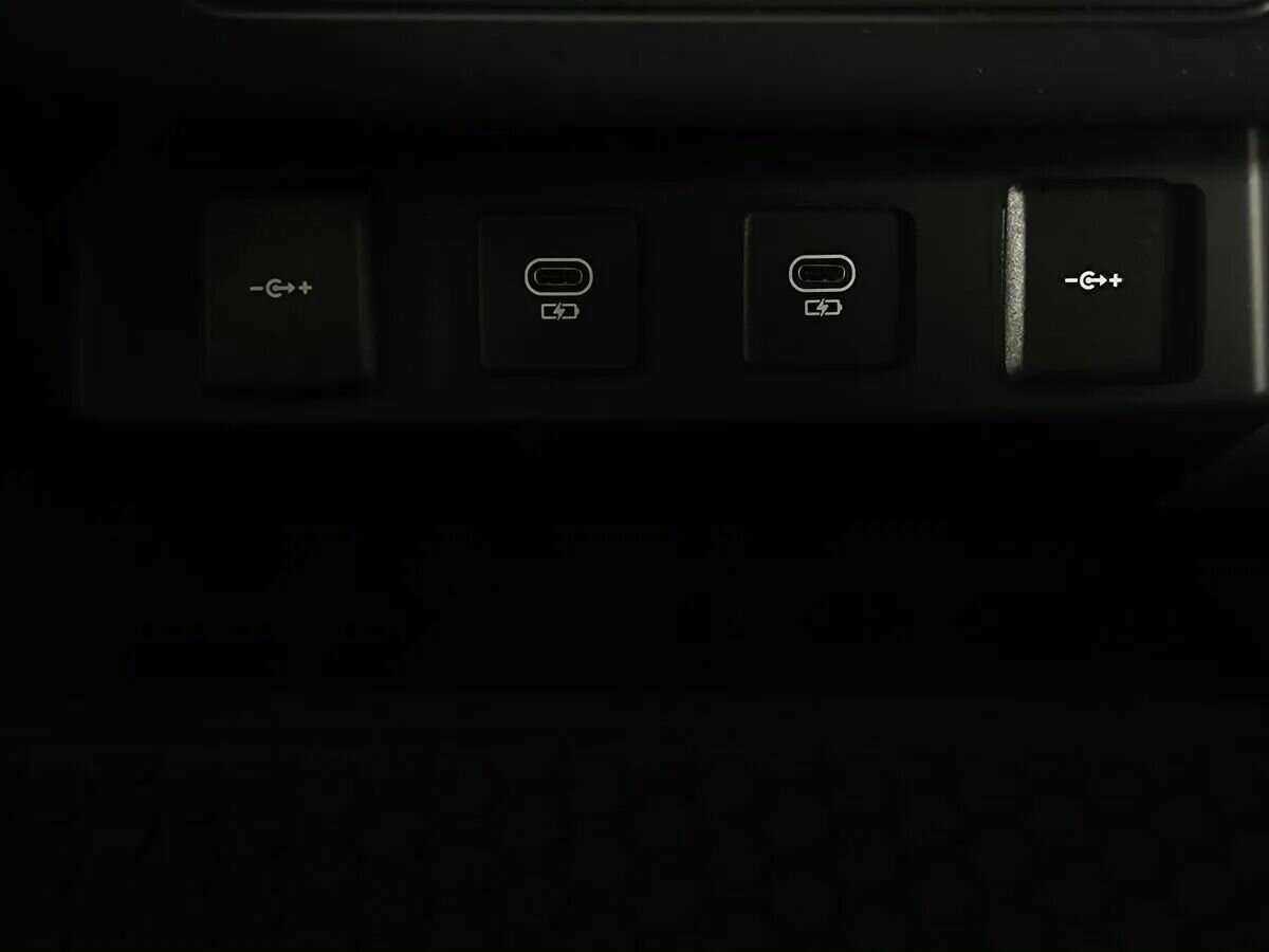 Б/У Лэнд Ровер Дефендер 2021 года. Фото: #16