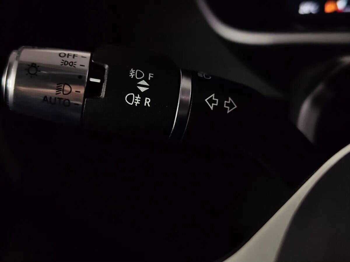 Б/У Лэнд Ровер Дефендер 2021 года. Фото: #18