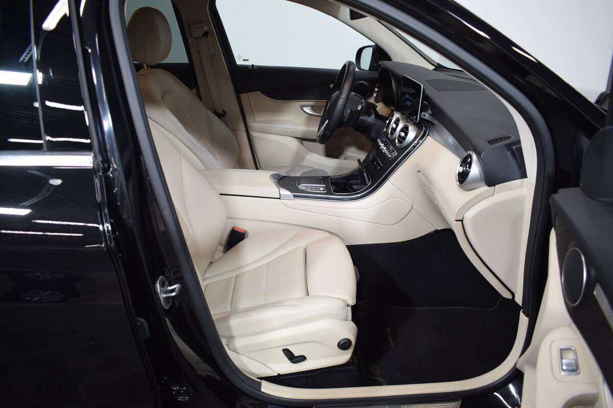 Б/У Мерседес-Бенц ГЛЦ 2021 года. Фото: #12