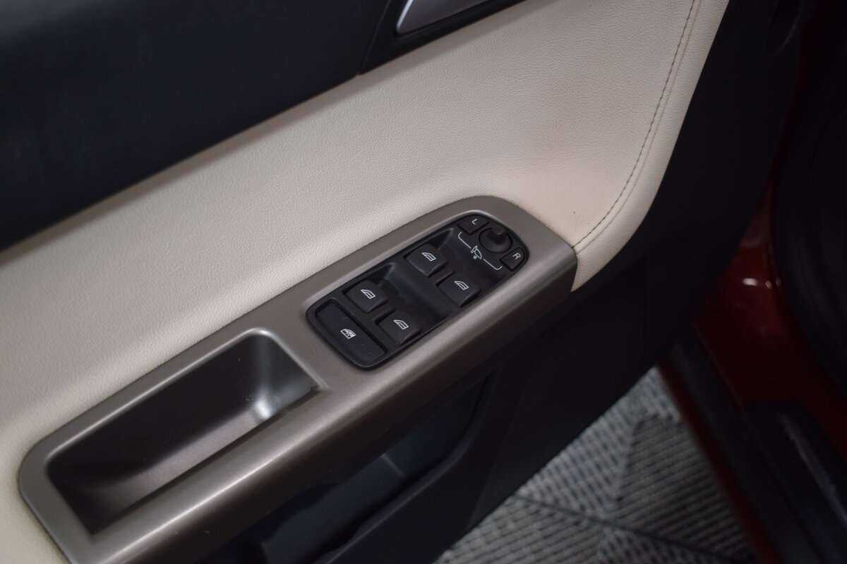 Б/У Вольво С40 2010 года. Фото: #8